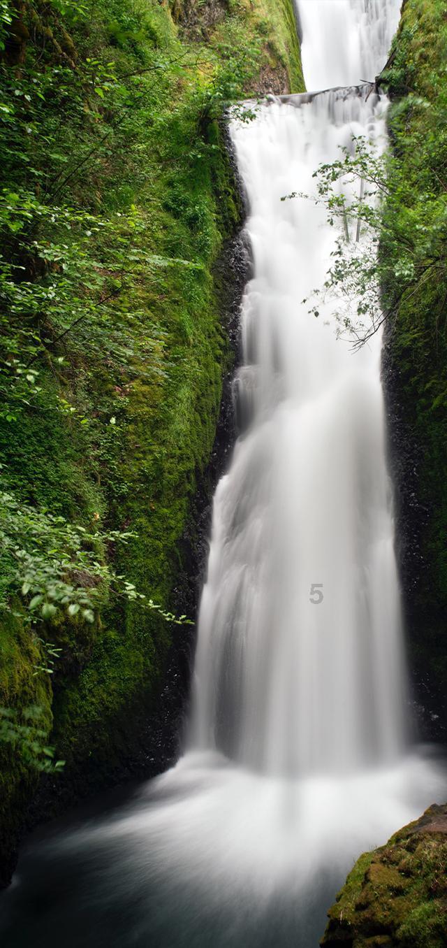 逃离拇指山地